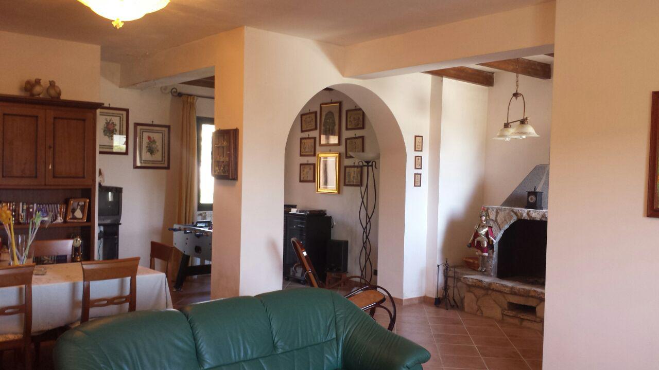 Via Cozzo Ingrassia grande villa con salonetriplo