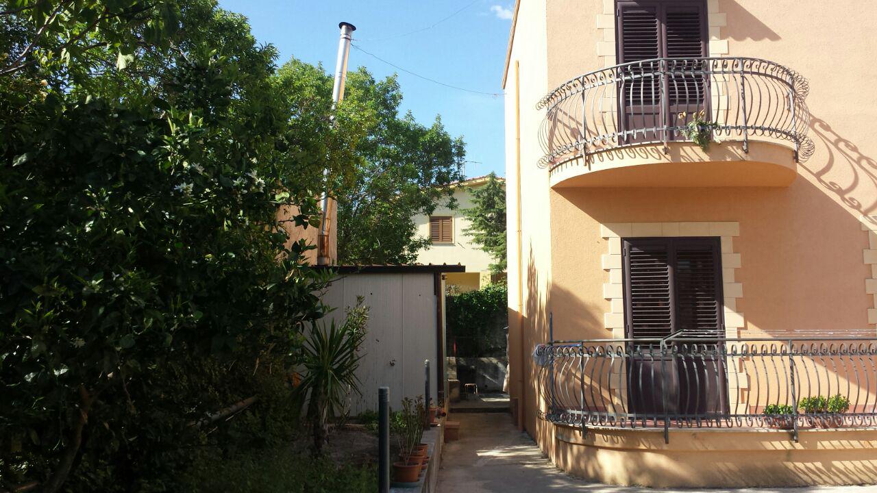 Via Cozzo Ingrassia grande villa con salonetriplo