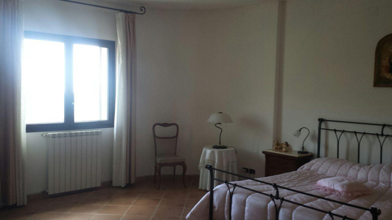 Via Cozzo Ingrassia grande villa con salonetriplo