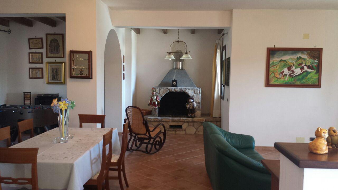 Via Cozzo Ingrassia grande villa con salonetriplo