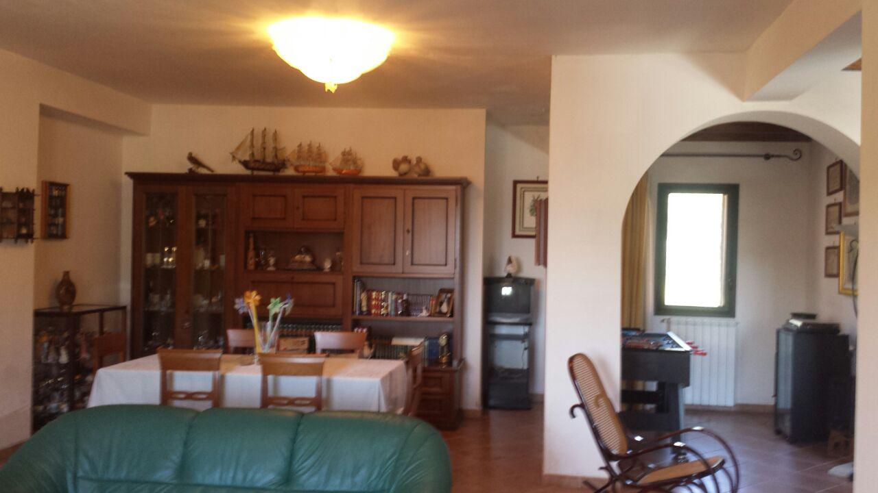 Via Cozzo Ingrassia grande villa con salonetriplo