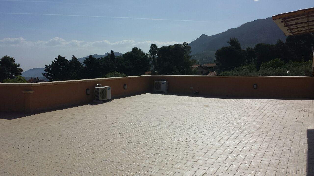 Via Cozzo Ingrassia grande villa con salonetriplo