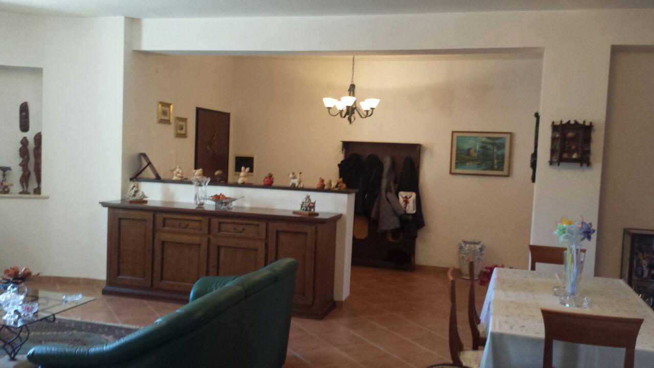 Via Cozzo Ingrassia grande villa con salonetriplo