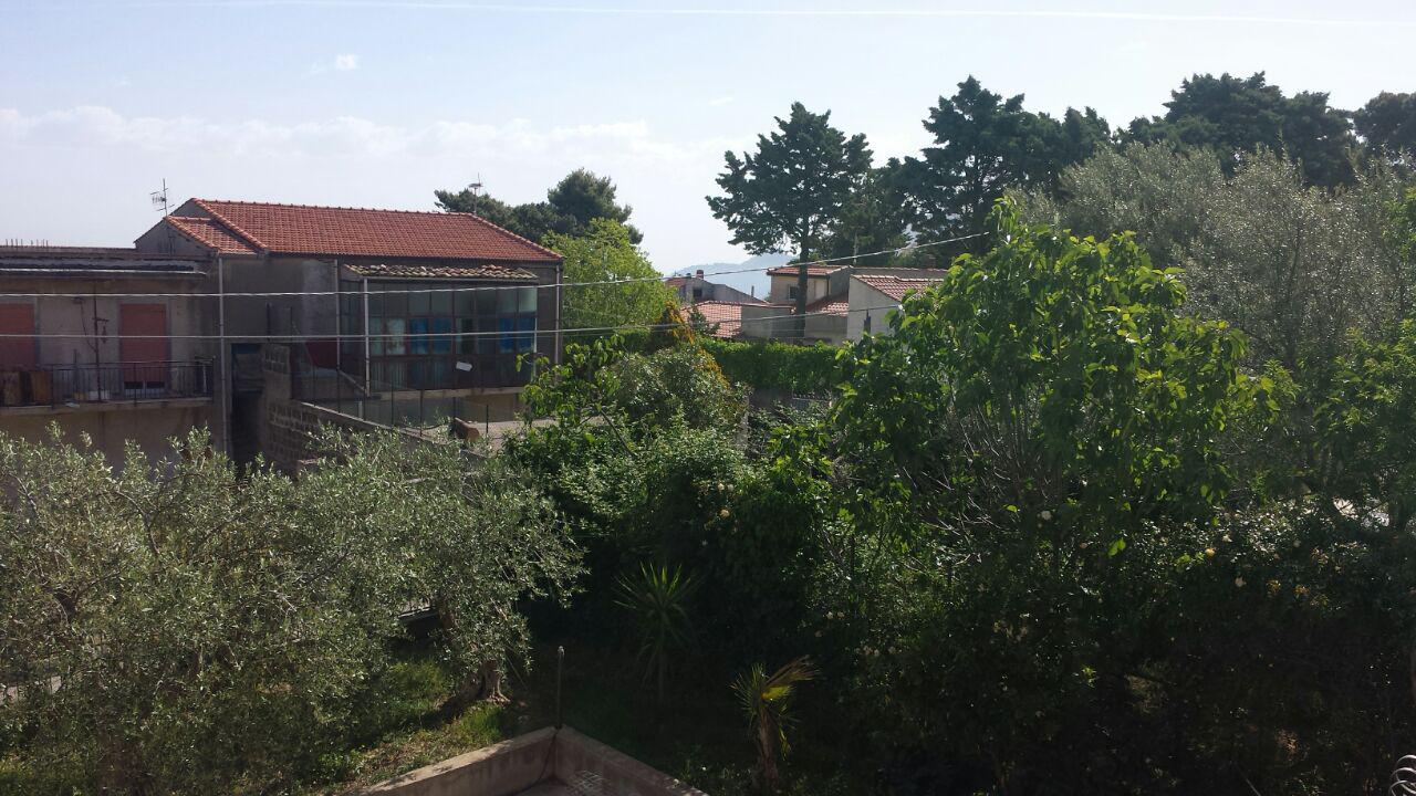 Via Cozzo Ingrassia grande villa con salonetriplo