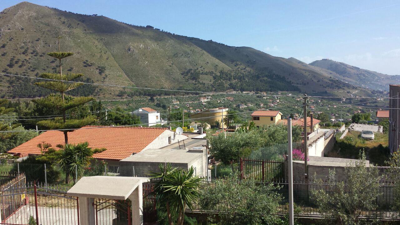 Via Cozzo Ingrassia grande villa con salonetriplo