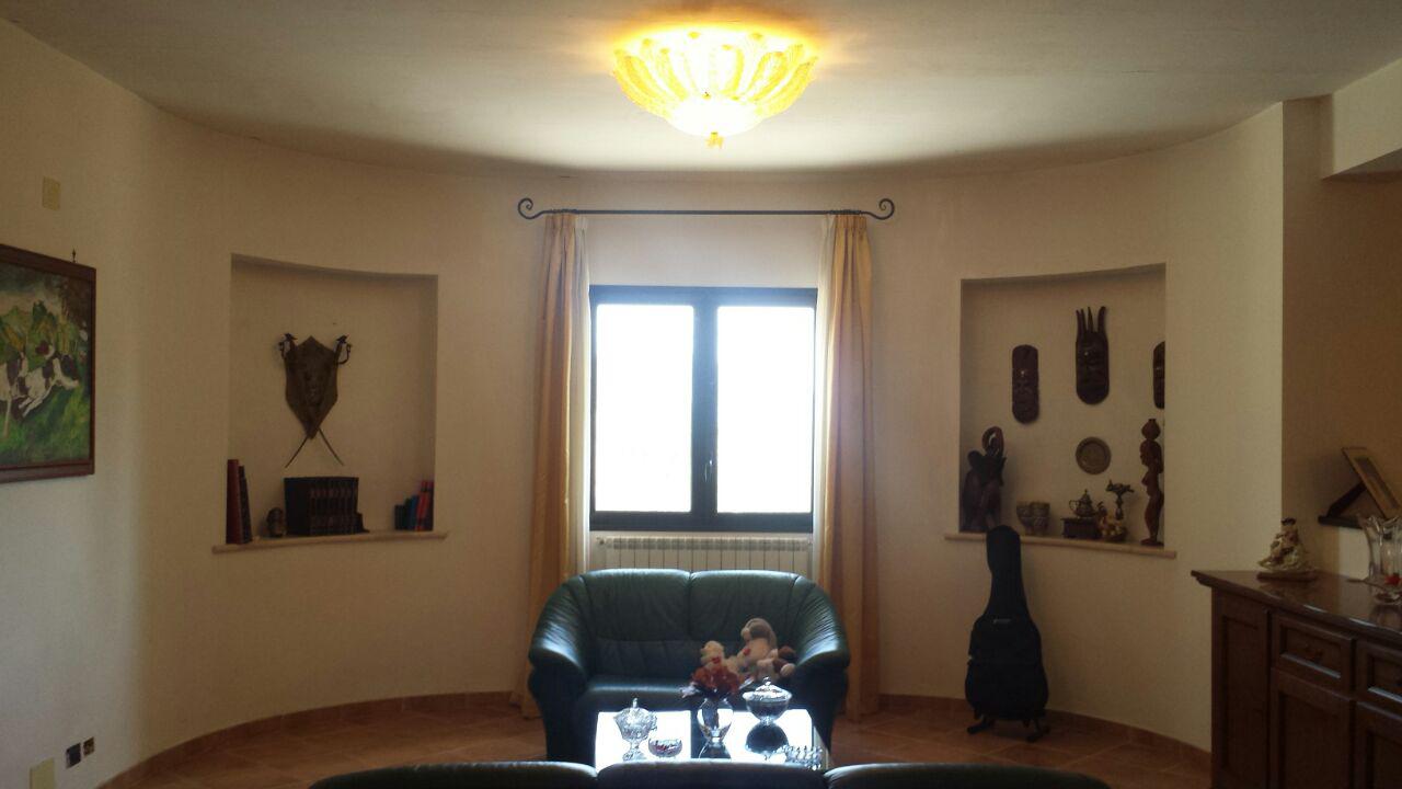 Via Cozzo Ingrassia grande villa con salonetriplo