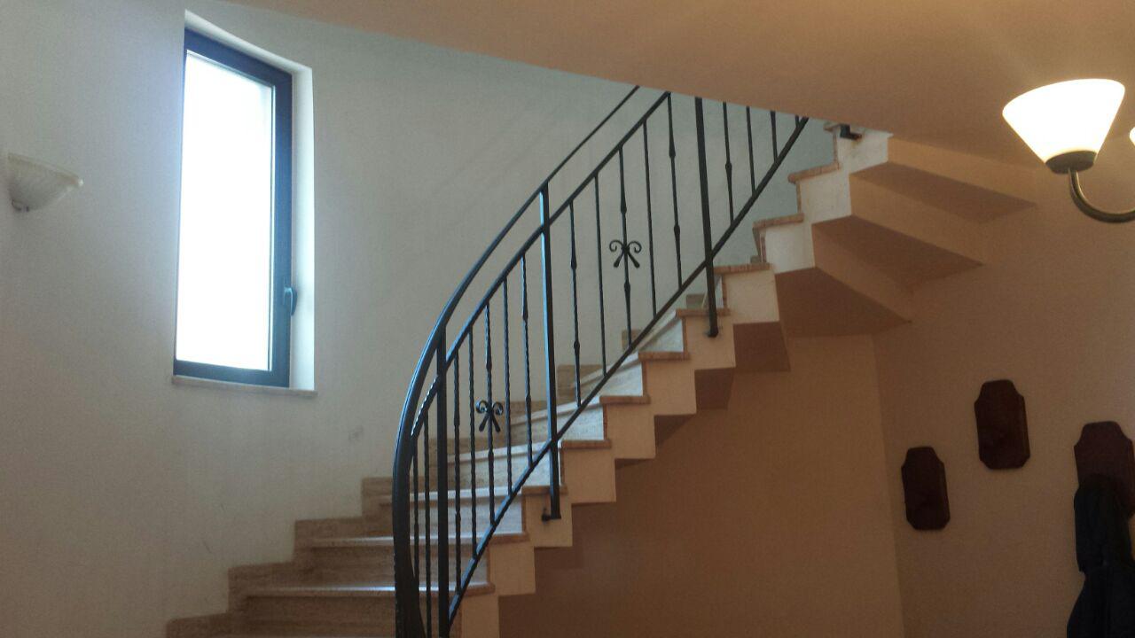 Via Cozzo Ingrassia grande villa con salonetriplo
