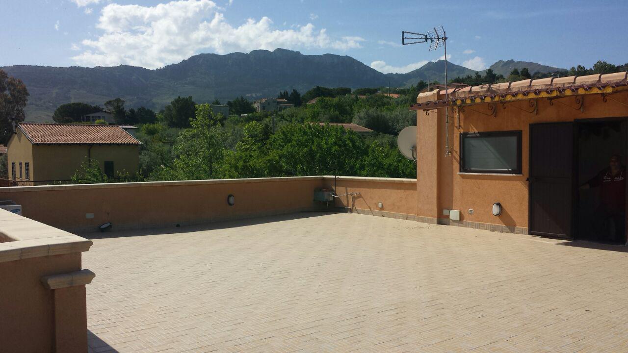 Via Cozzo Ingrassia grande villa con salonetriplo