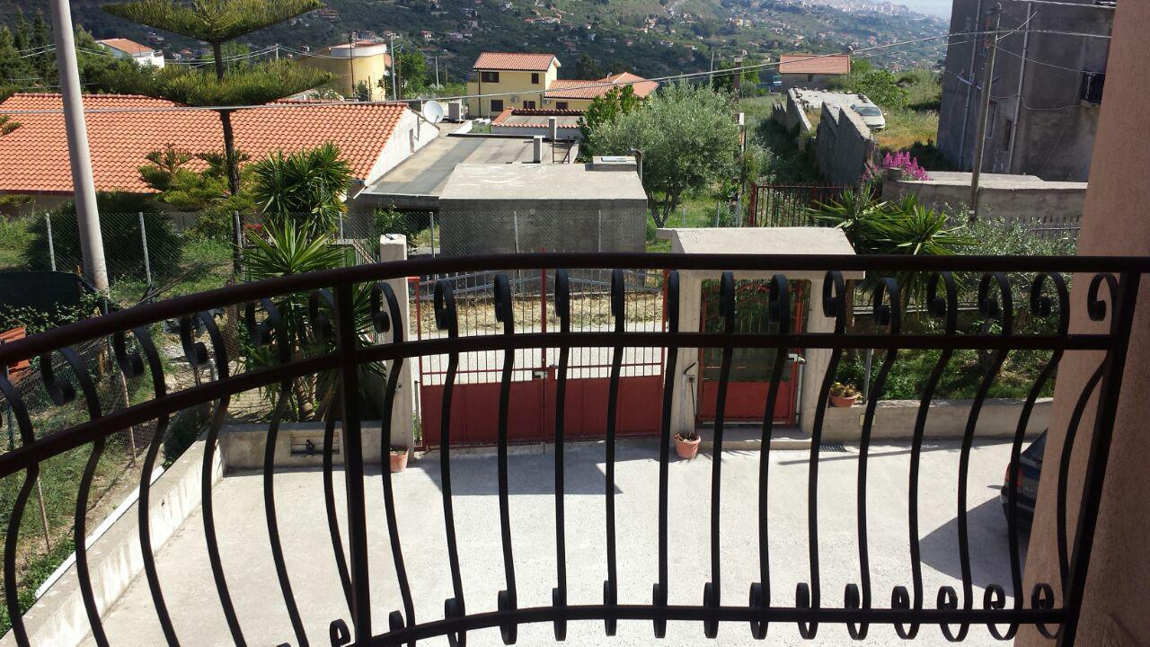 Via Cozzo Ingrassia grande villa con salonetriplo