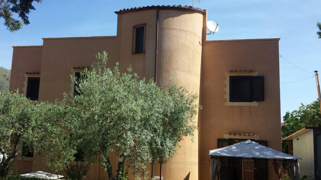 Via Cozzo Ingrassia grande villa con salonetriplo
