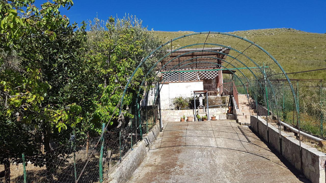 Via Zarcone villino ad uso turistico-villeggiatura