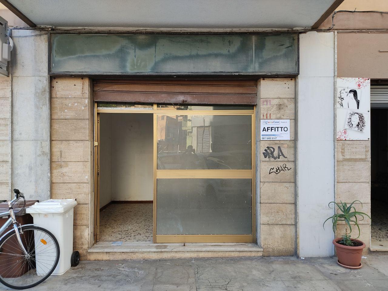 Via Giuseppe Arimondi, centrale laboratorio con wc