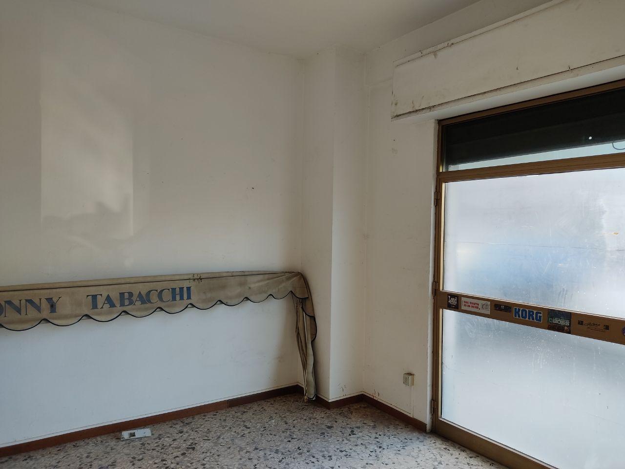 Via Giuseppe Arimondi, centrale laboratorio con wc