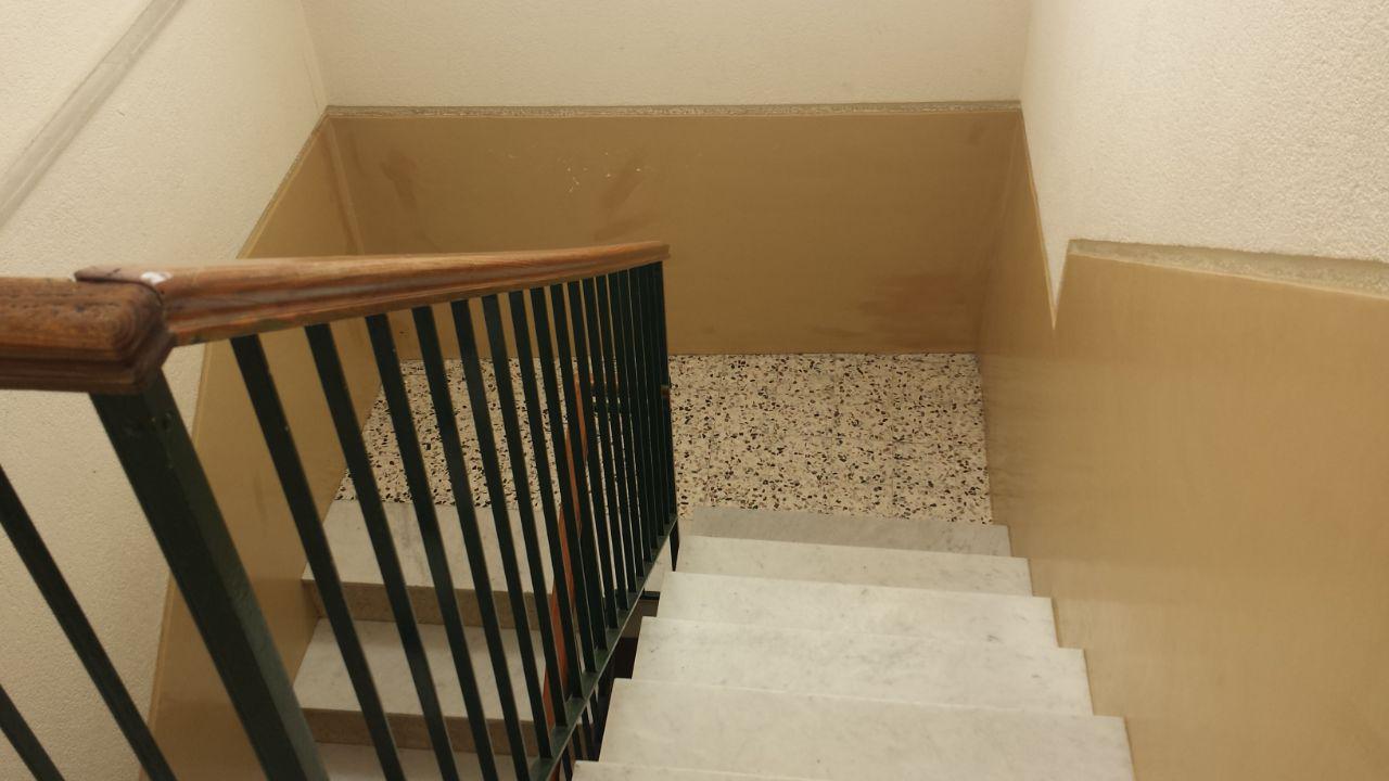Via Romeo, porzione di casa con due ampi camerini