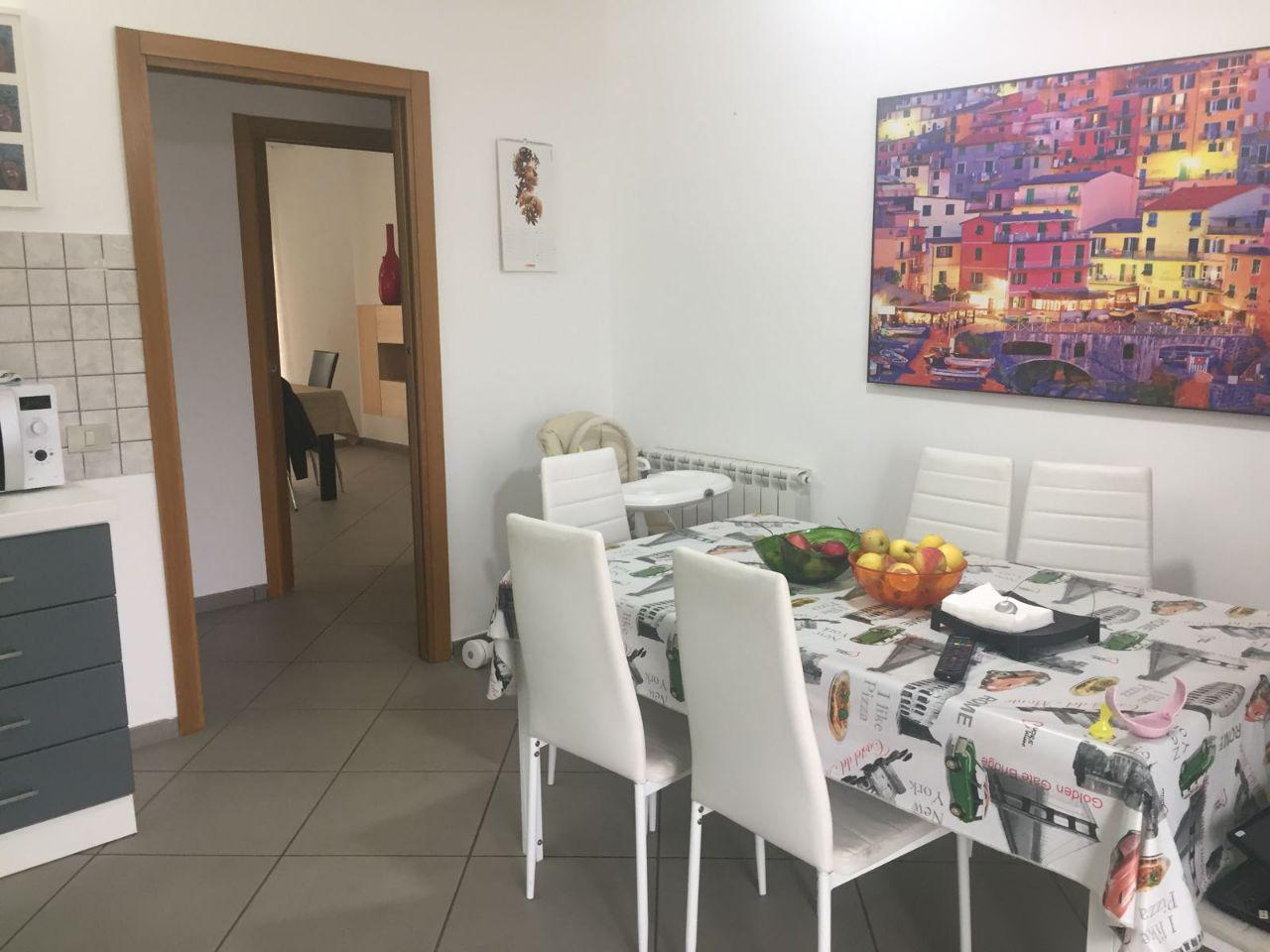 Via Ponte Parco, comodo 3 locali con salone doppio