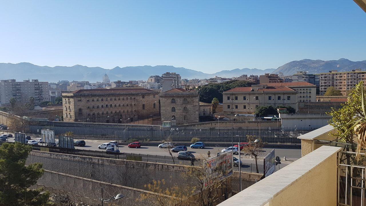 Via dell'Arsenale comodo 3vani con vista sul Porto