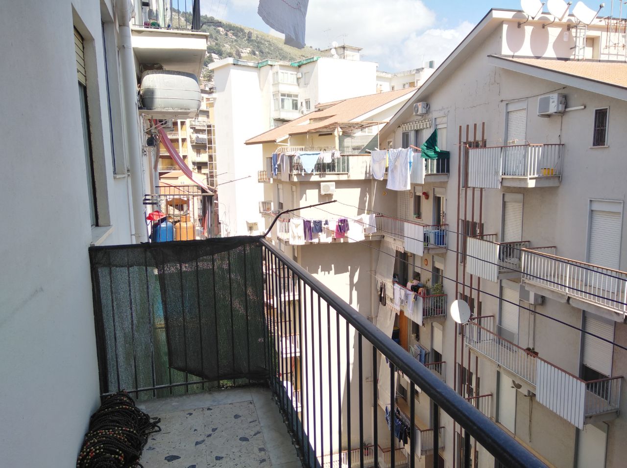 Via Aldo Moro, ampio e luminoso 5 vani