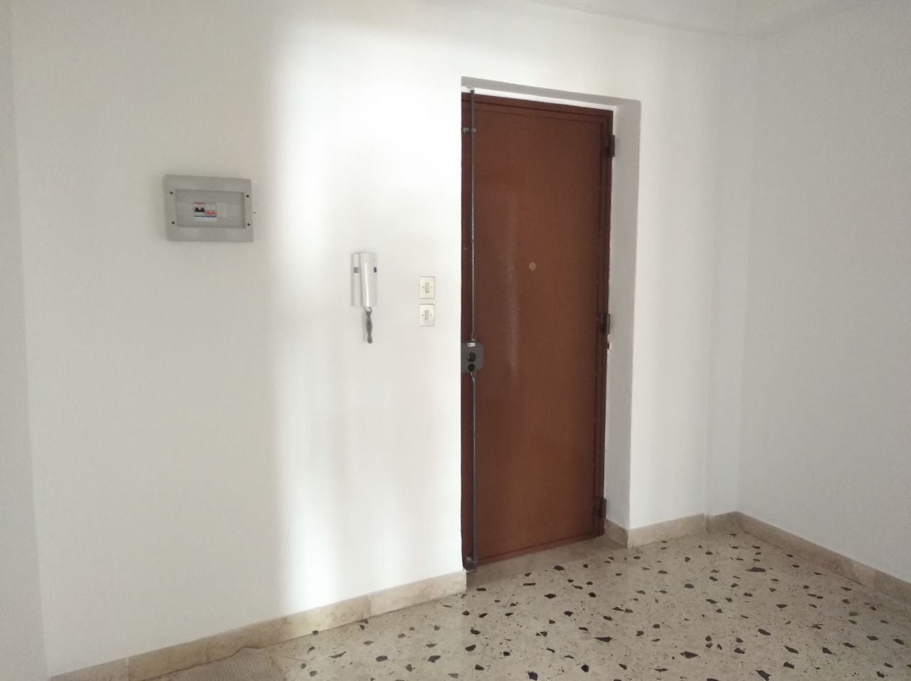 Via Aldo Moro, ampio e luminoso 5 vani