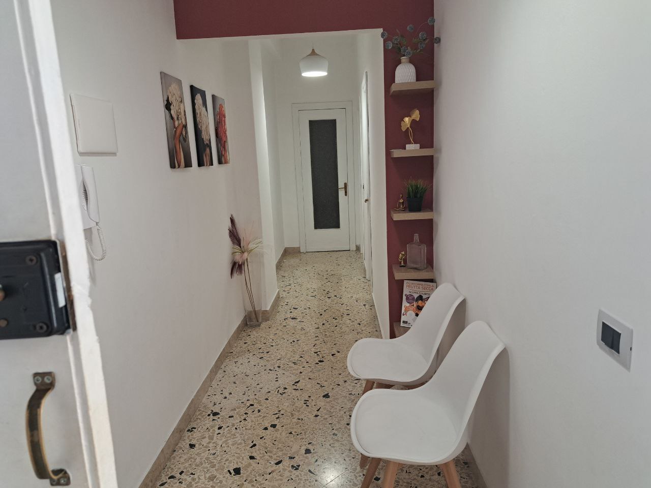Via Venero, versatile stanza con cucina in centro