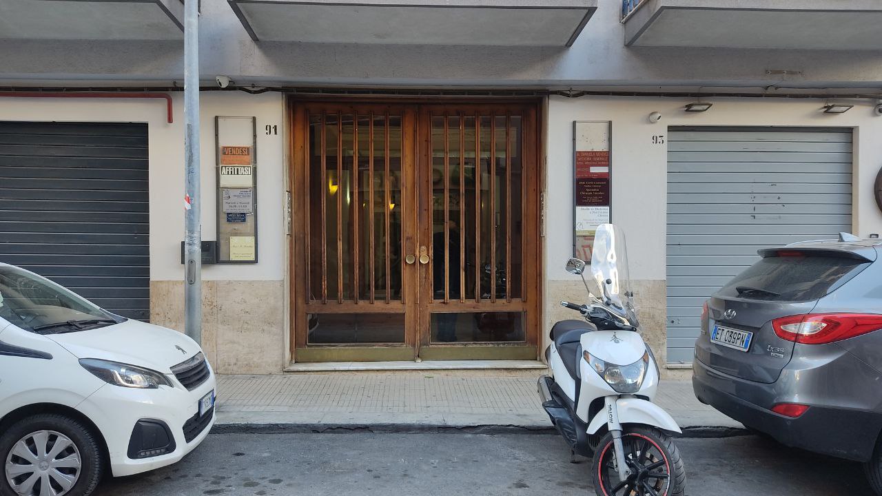 Via Venero, versatile stanza con cucina in centro