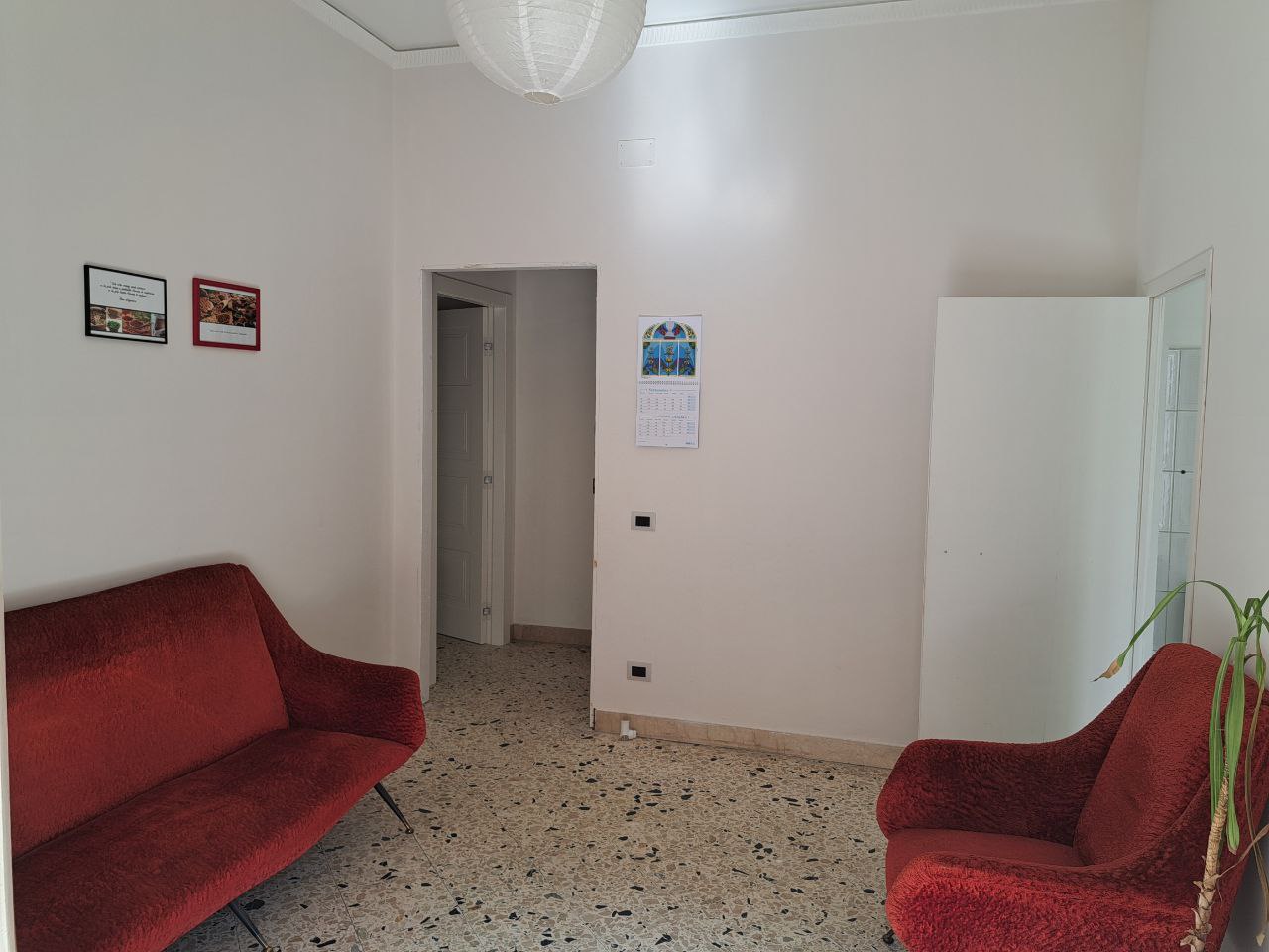 Via Venero, versatile stanza con cucina in centro
