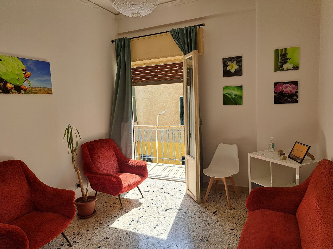 Via Venero, versatile stanza con cucina in centro