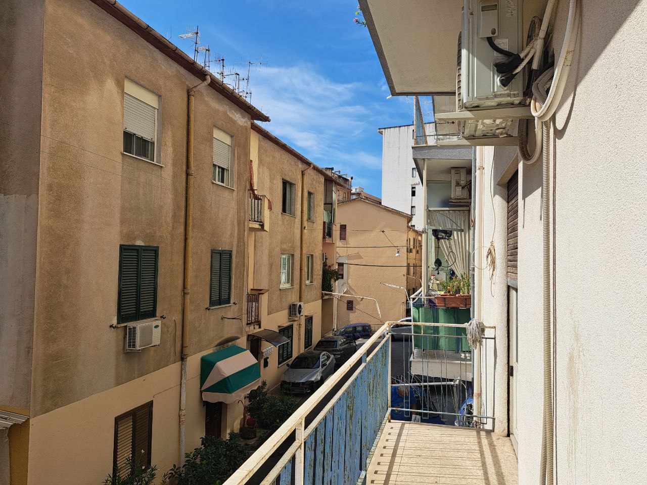 Via Venero, versatile stanza con cucina in centro