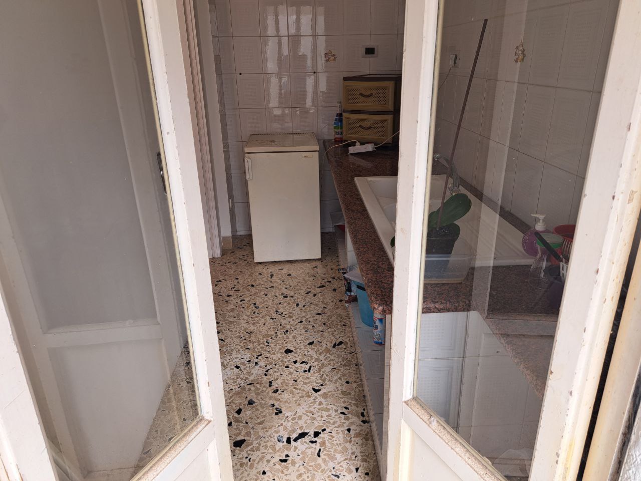 Via Venero, versatile stanza con cucina in centro
