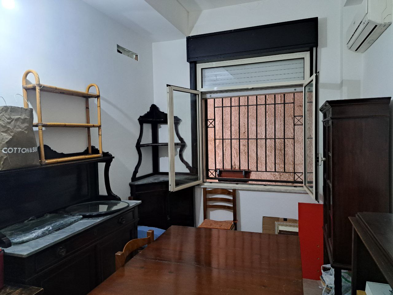 Fondo Cangemi magazzino recentemente ristrutturato