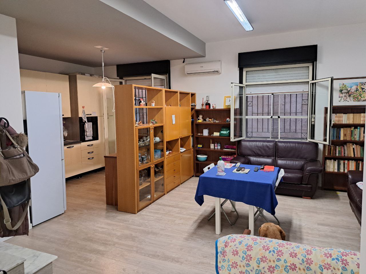 Fondo Cangemi magazzino recentemente ristrutturato
