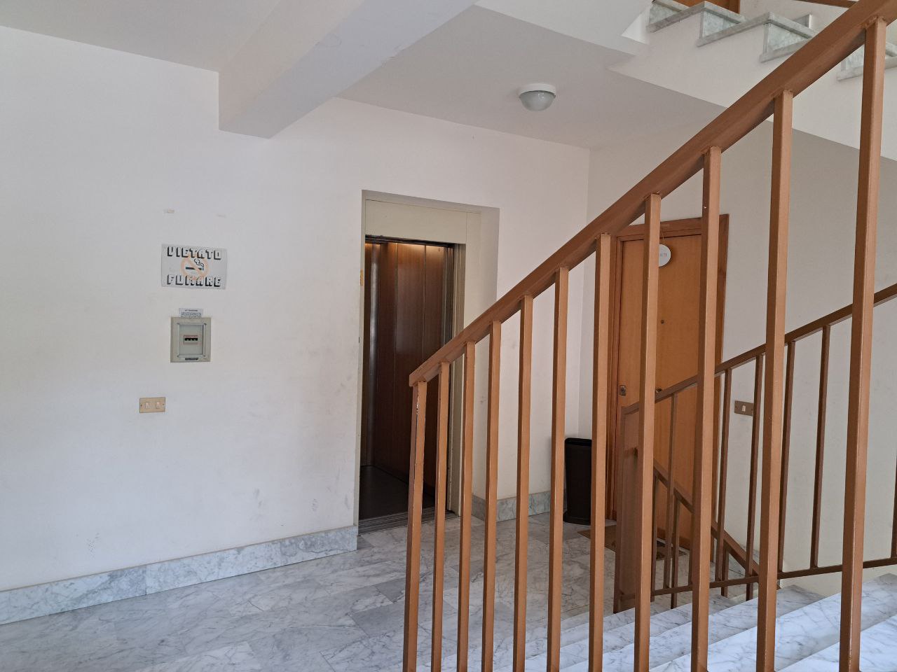 Fondo Cangemi magazzino recentemente ristrutturato