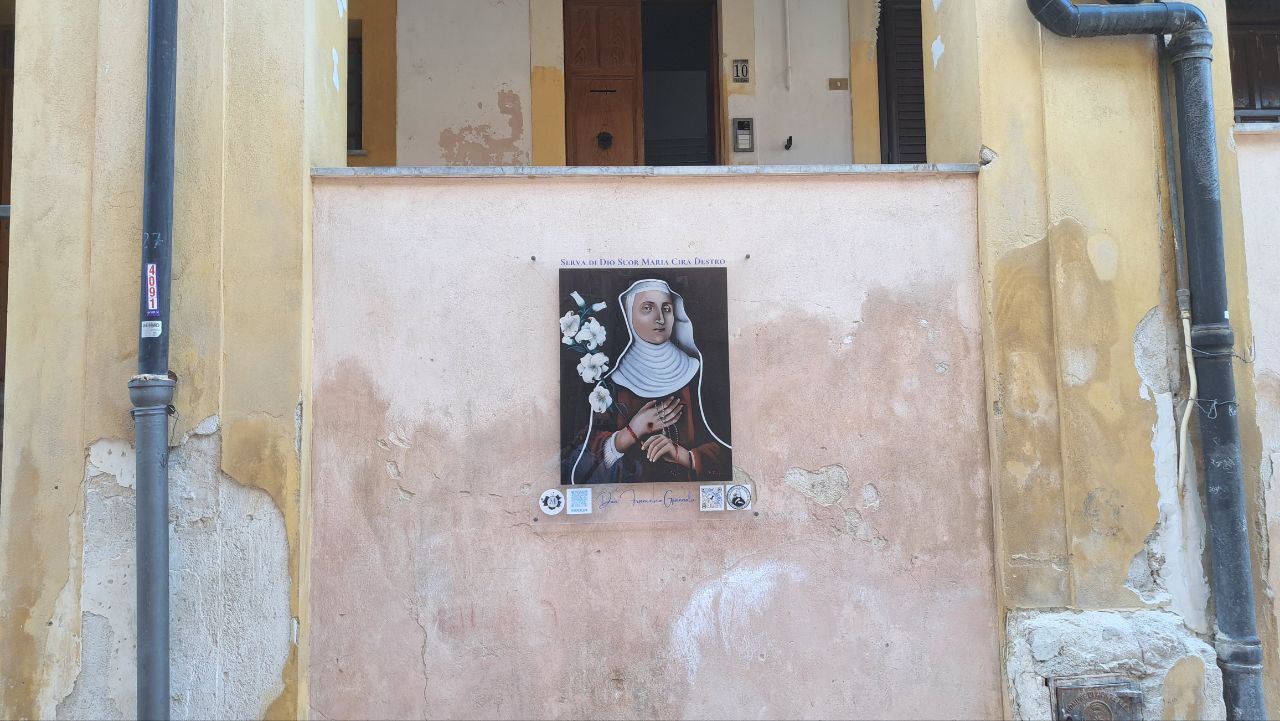 Via Cassarà, casa con 2 ingressi, salone e 2 bagni