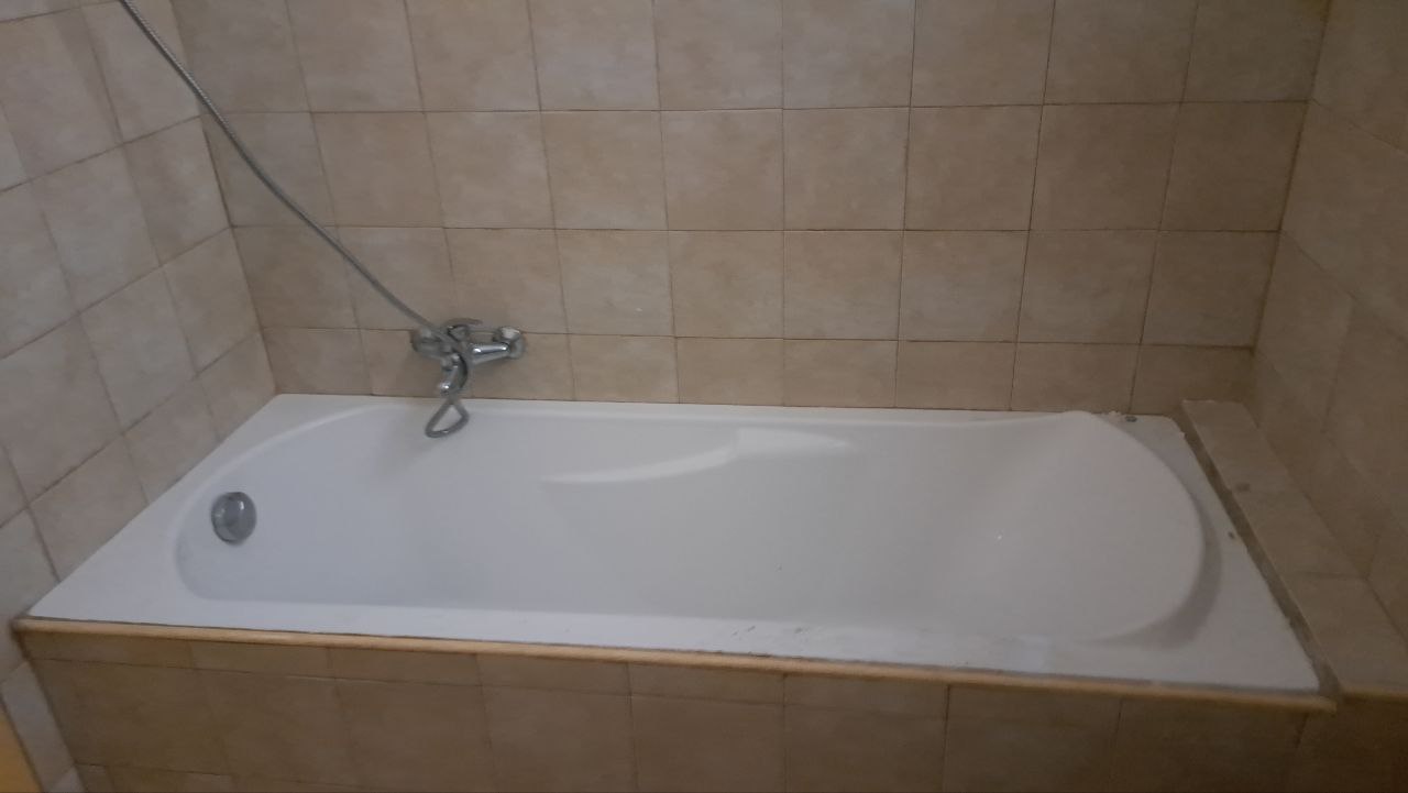 Via Cassarà, casa con 2 ingressi, salone e 2 bagni