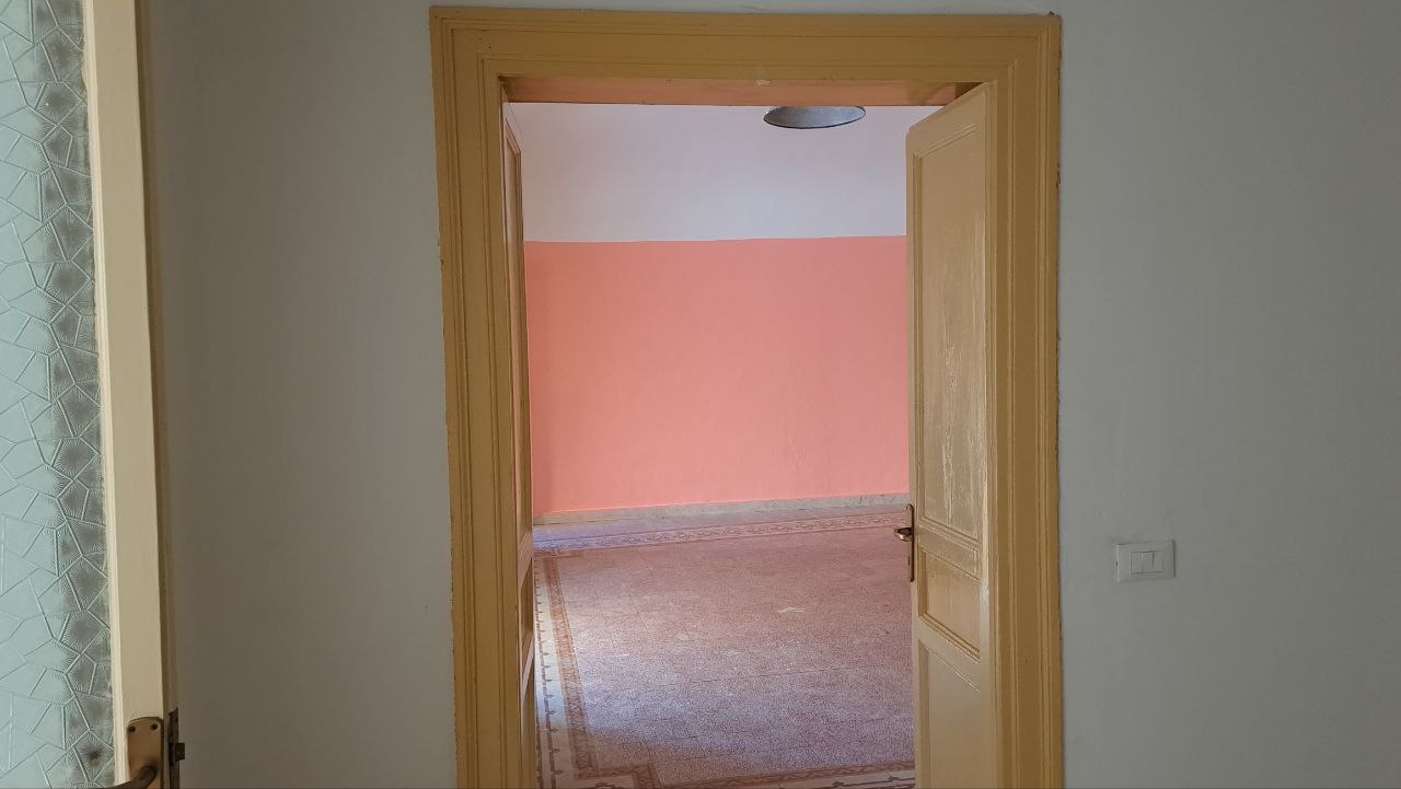Via Cassarà, casa con 2 ingressi, salone e 2 bagni
