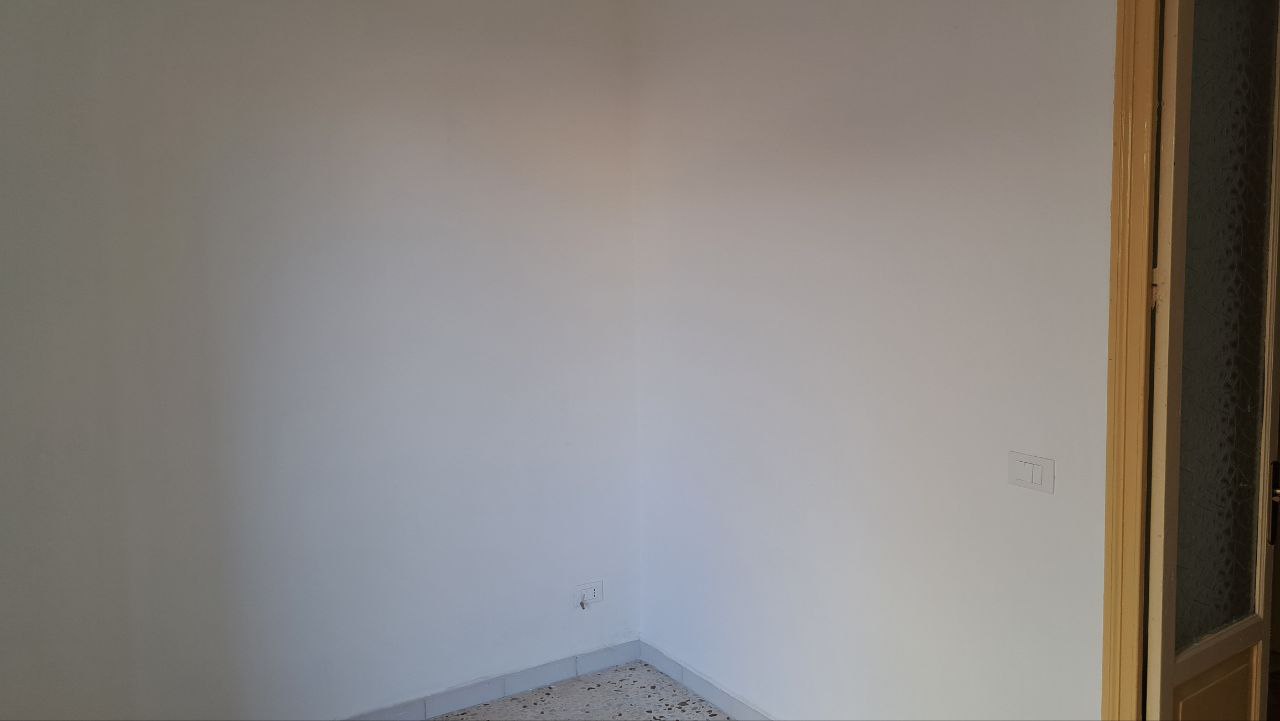 Via Cassarà, casa con 2 ingressi, salone e 2 bagni