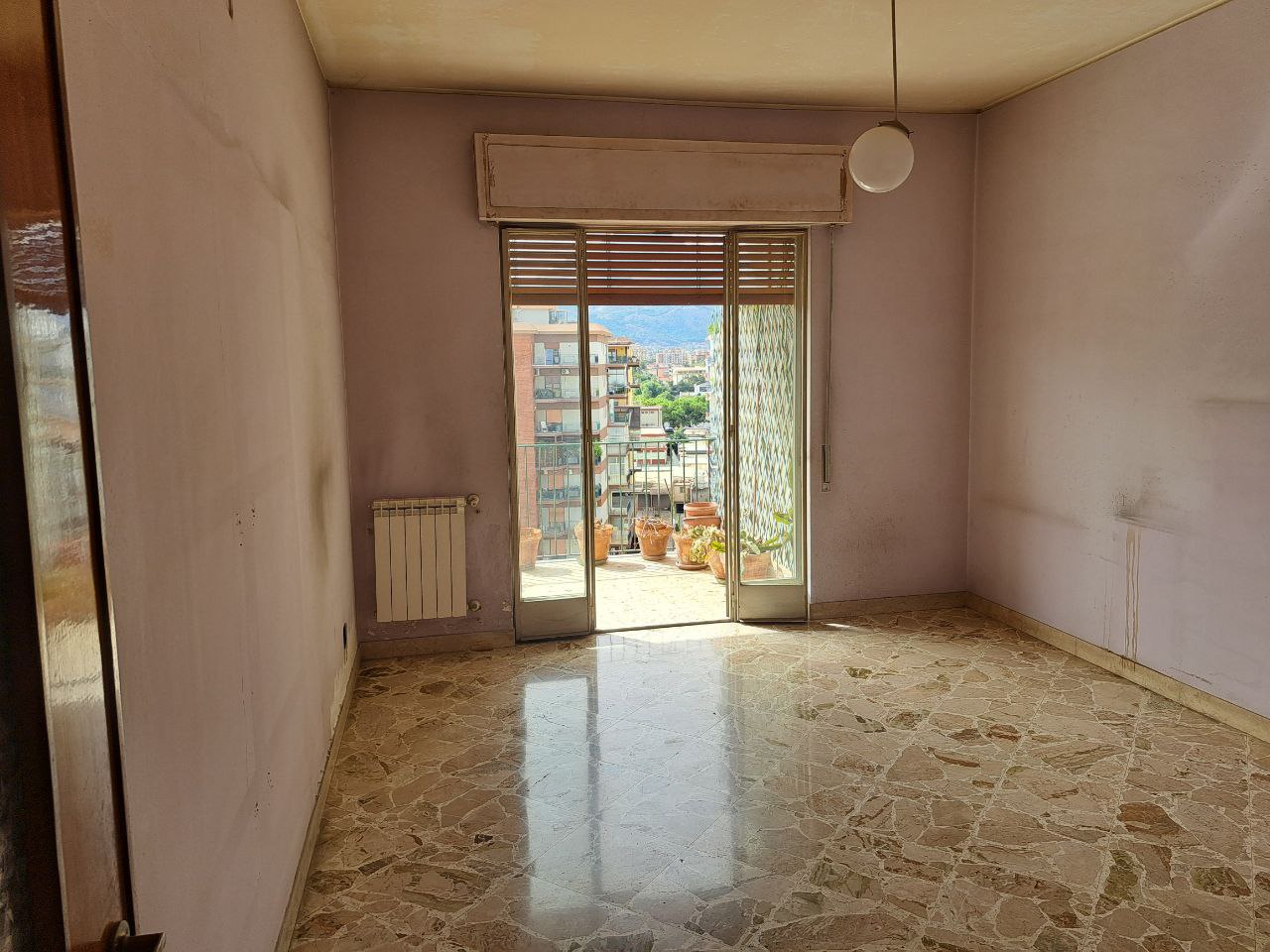 Viale delle Alpi grande abitazione con 2 ingressi