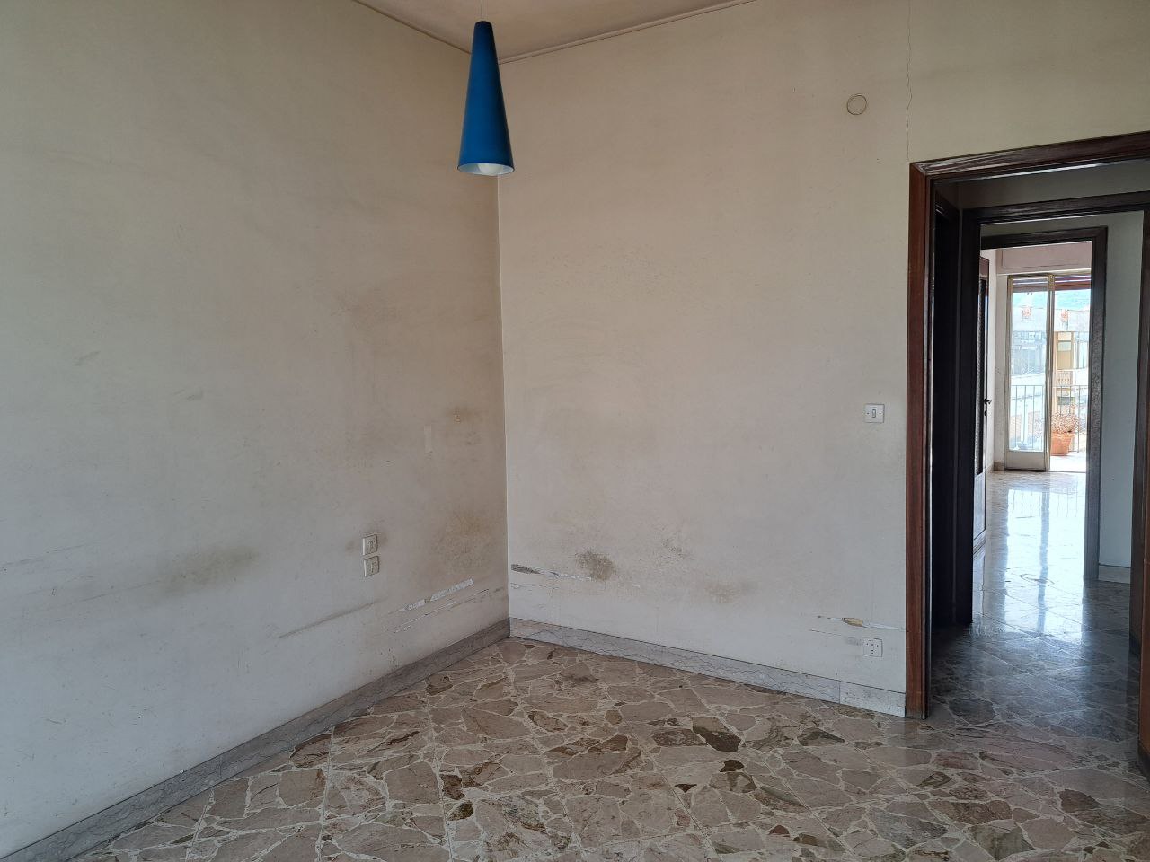 Viale delle Alpi grande abitazione con 2 ingressi