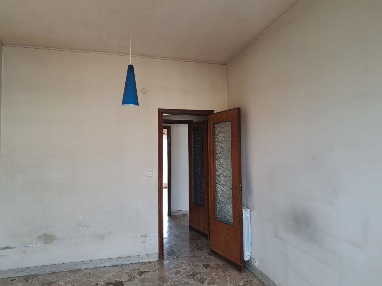 Viale delle Alpi grande abitazione con 2 ingressi