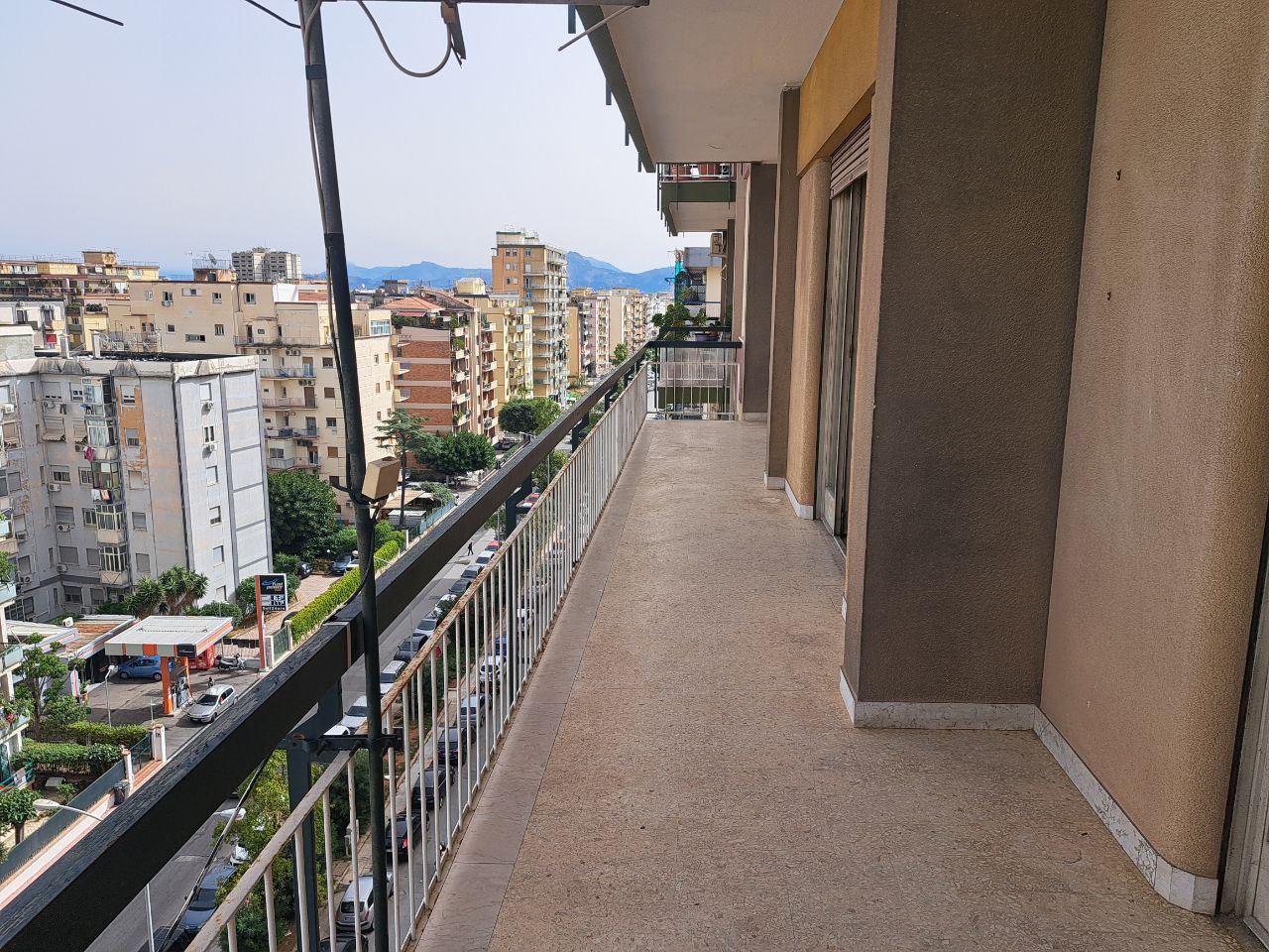 Viale delle Alpi grande abitazione con 2 ingressi