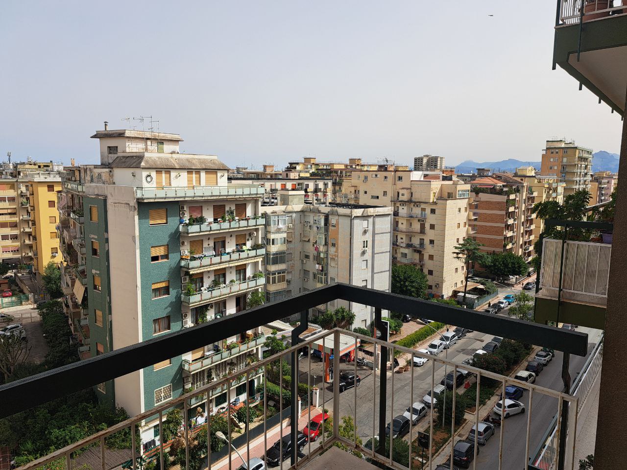 Viale delle Alpi grande abitazione con 2 ingressi