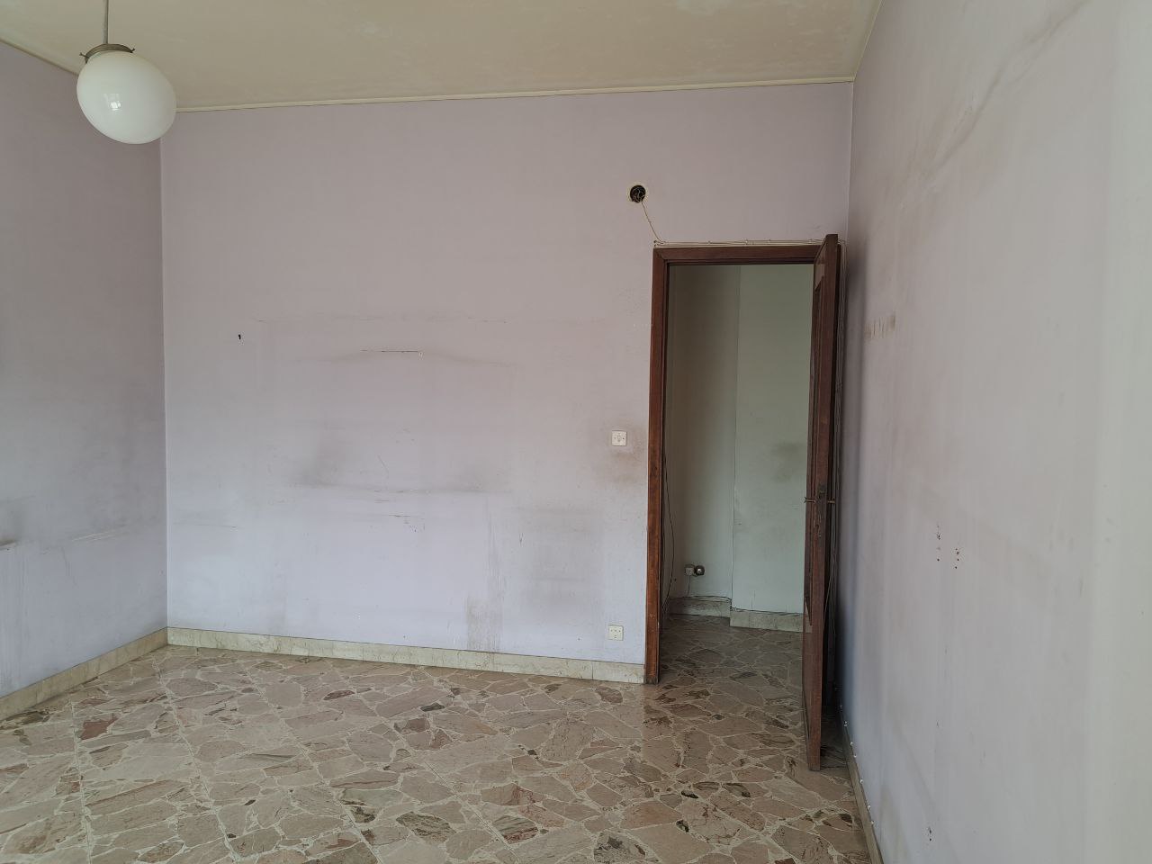 Viale delle Alpi grande abitazione con 2 ingressi