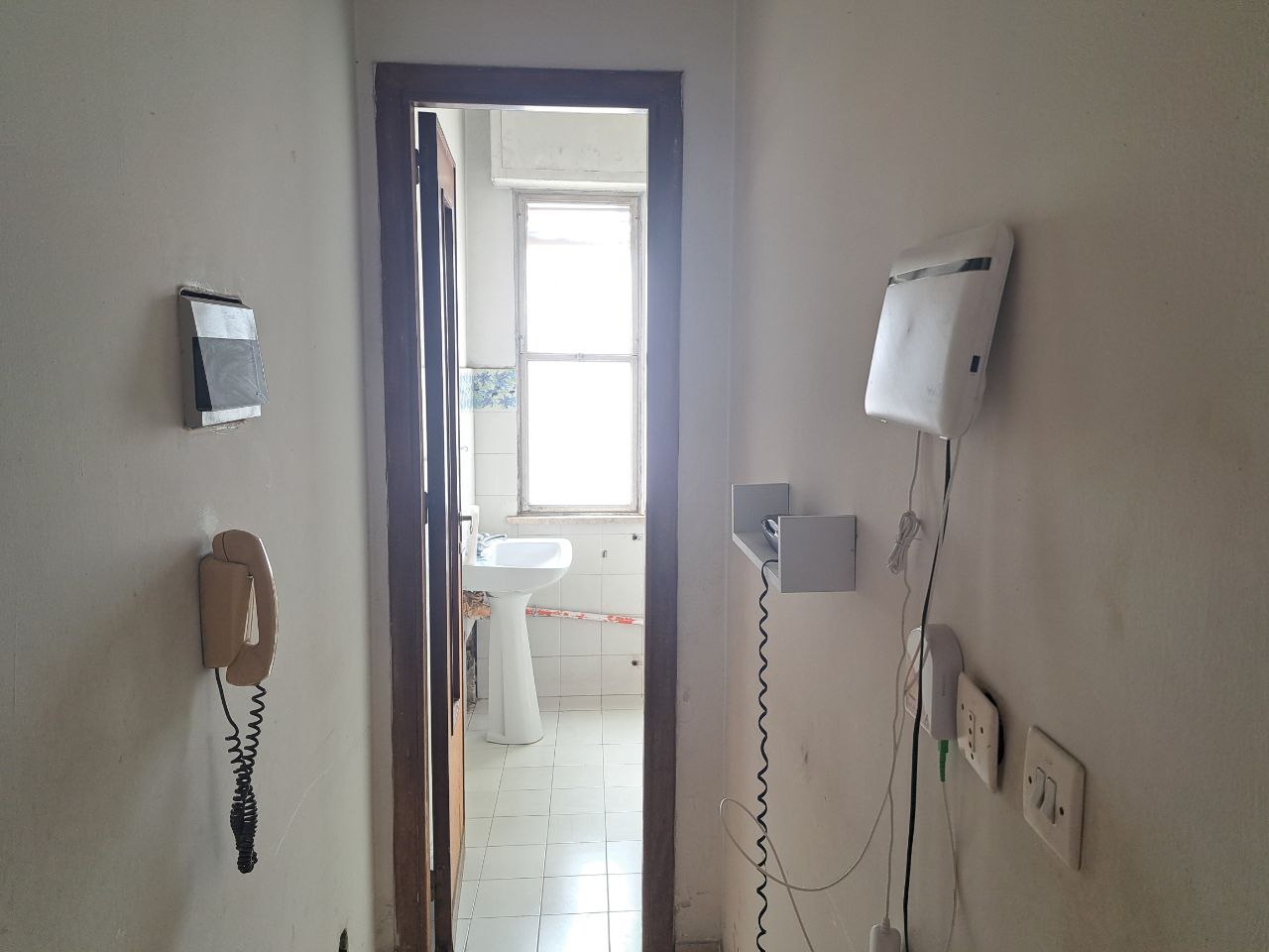 Viale delle Alpi grande abitazione con 2 ingressi