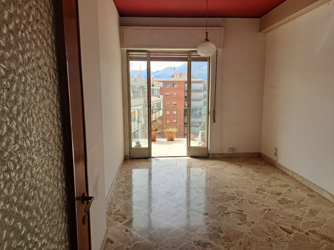 Viale delle Alpi grande abitazione con 2 ingressi