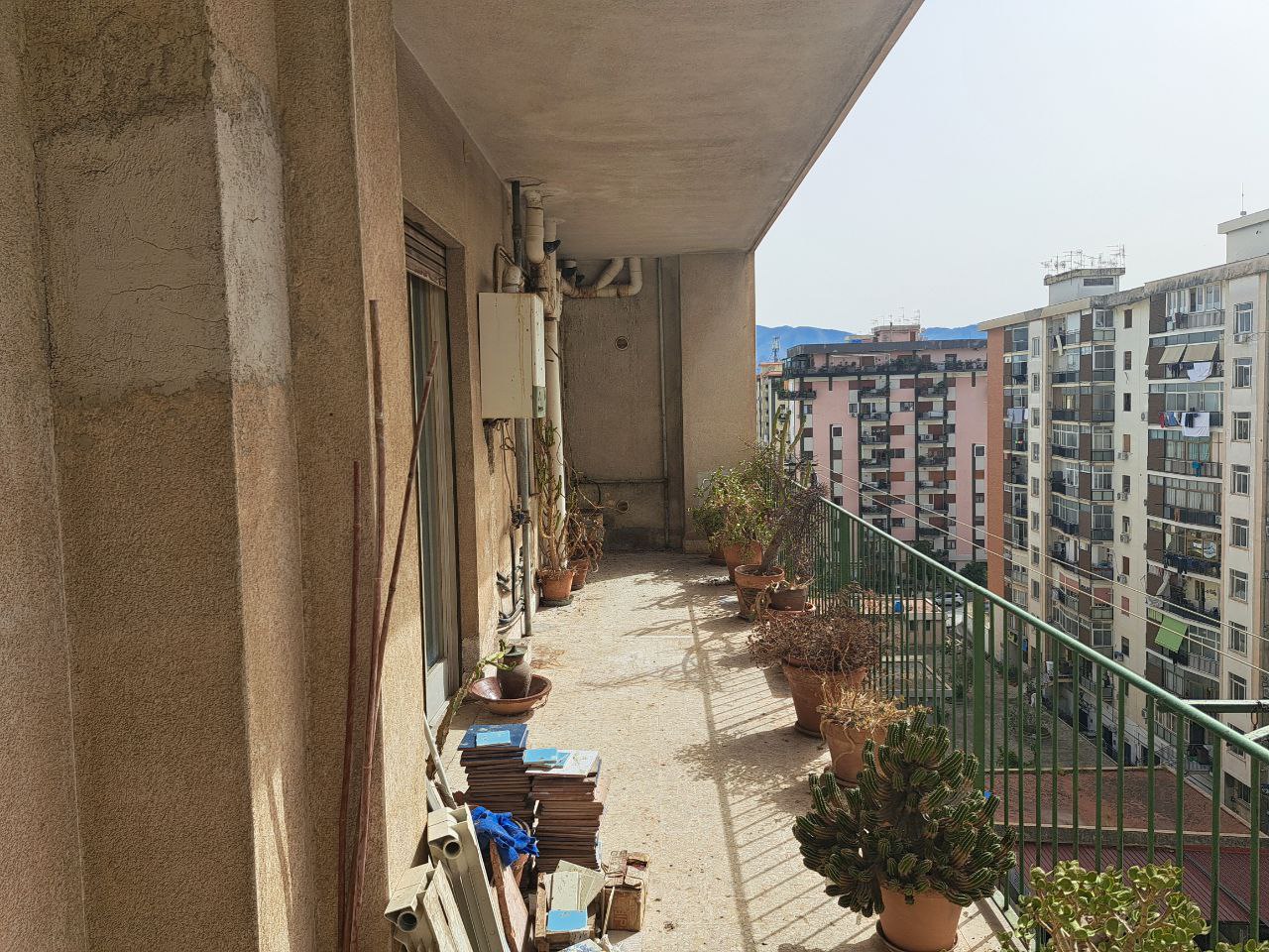Viale delle Alpi grande abitazione con 2 ingressi