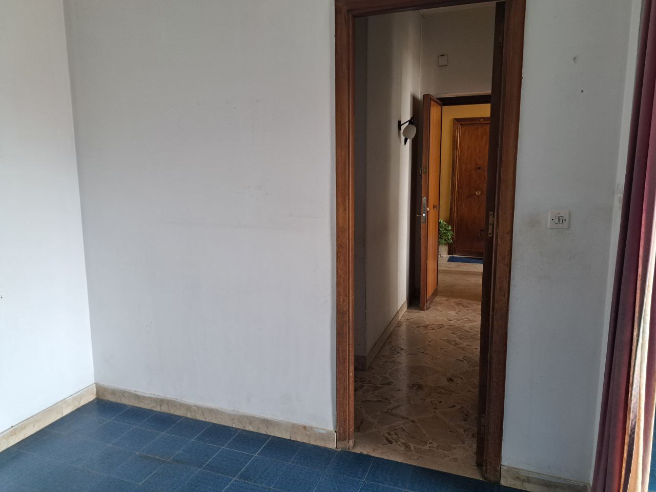 Viale delle Alpi grande abitazione con 2 ingressi