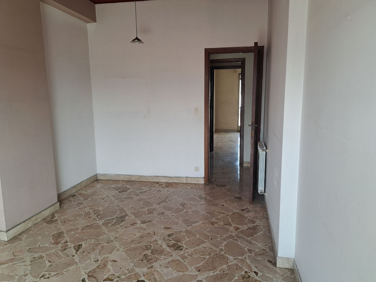 Viale delle Alpi grande abitazione con 2 ingressi