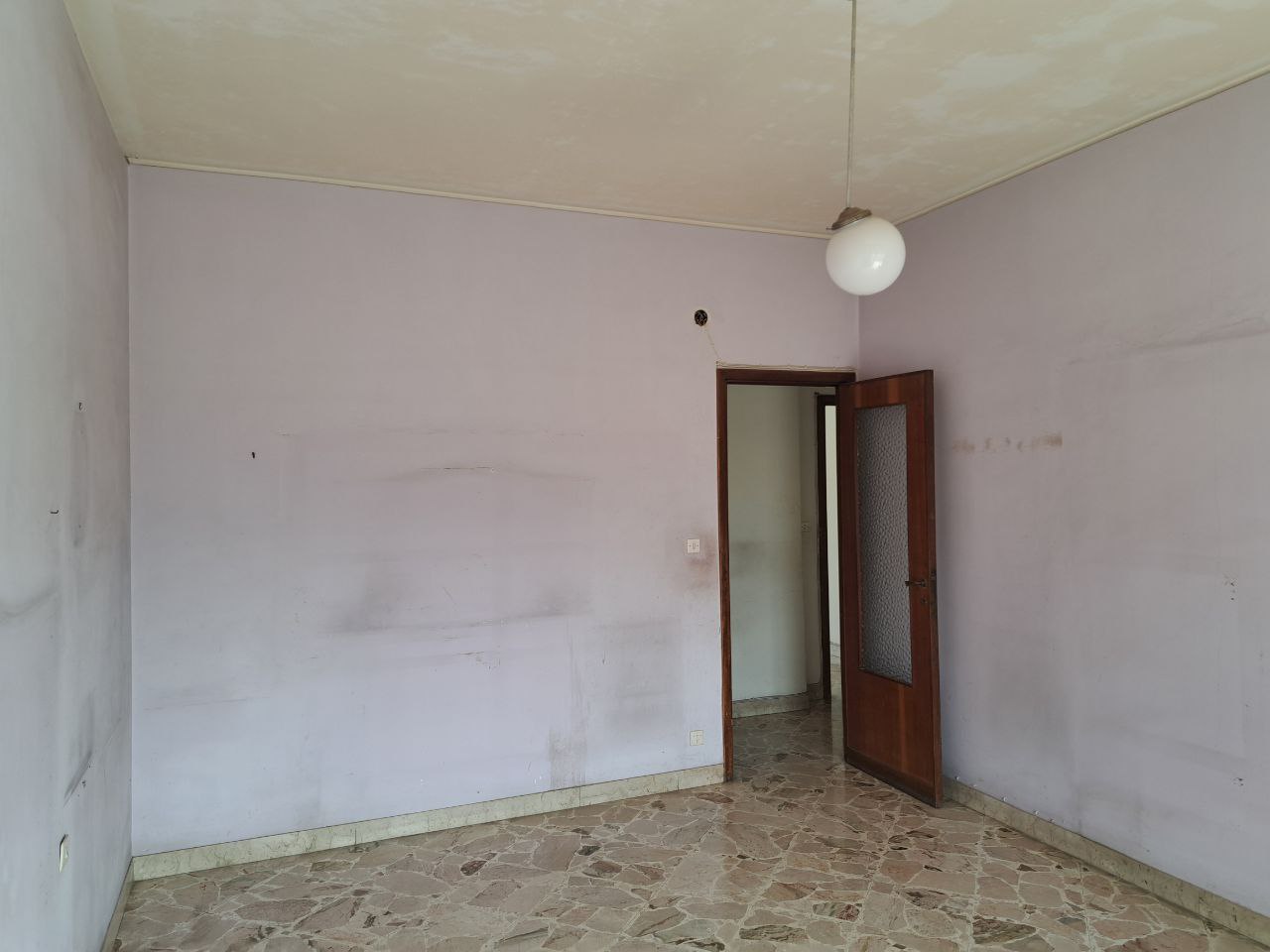 Viale delle Alpi grande abitazione con 2 ingressi