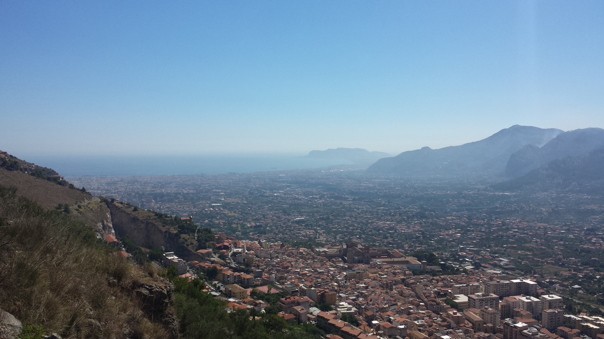 Via Regione Siciliana, villino con grande terrazzo