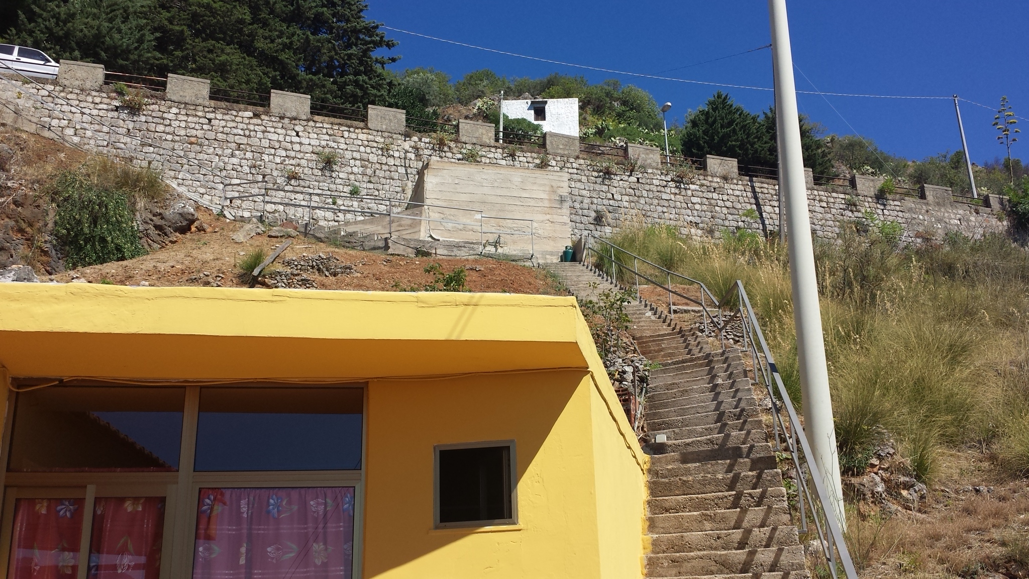 Via Regione Siciliana, villino con grande terrazzo