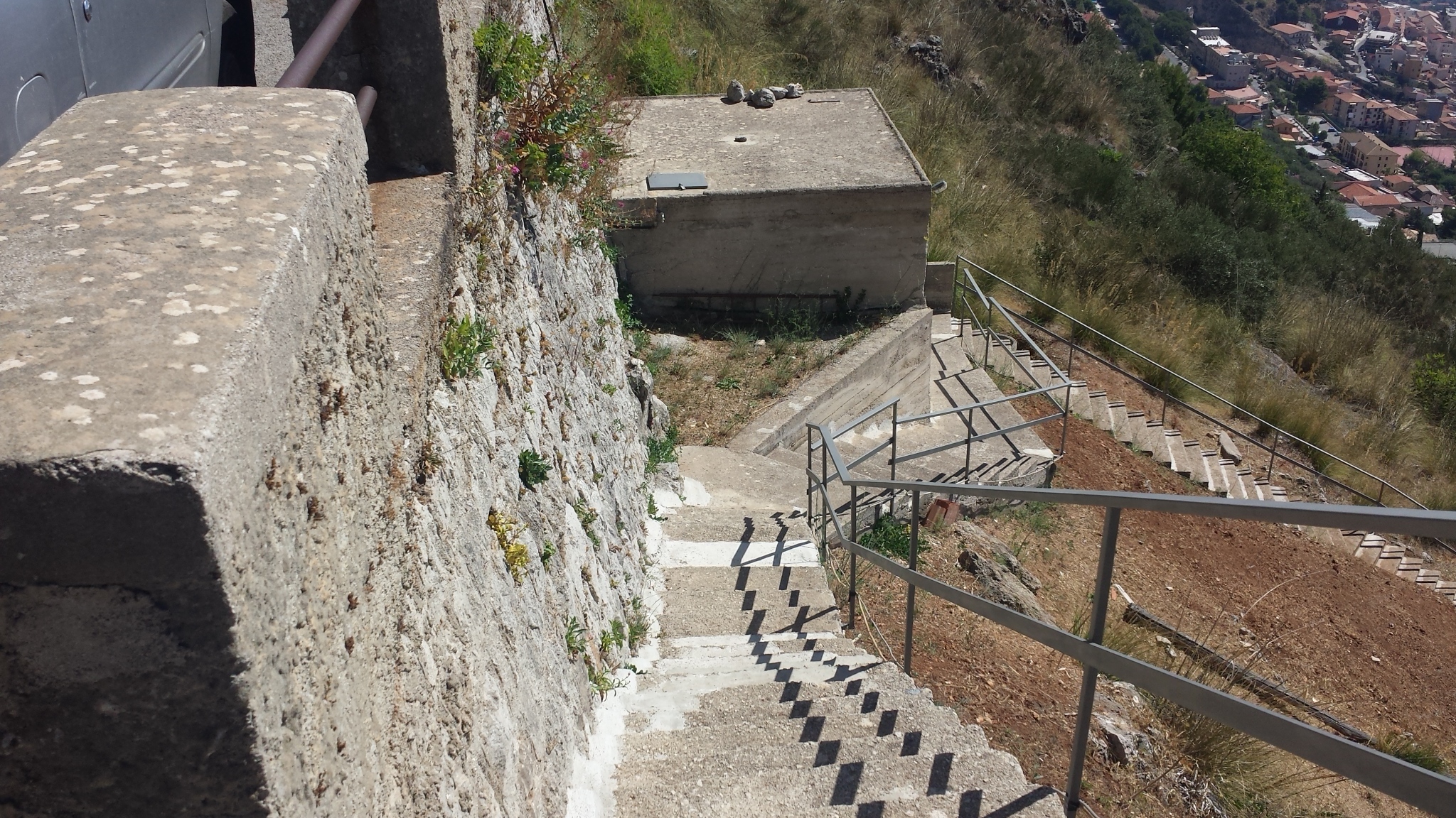 Via Regione Siciliana, villino con grande terrazzo